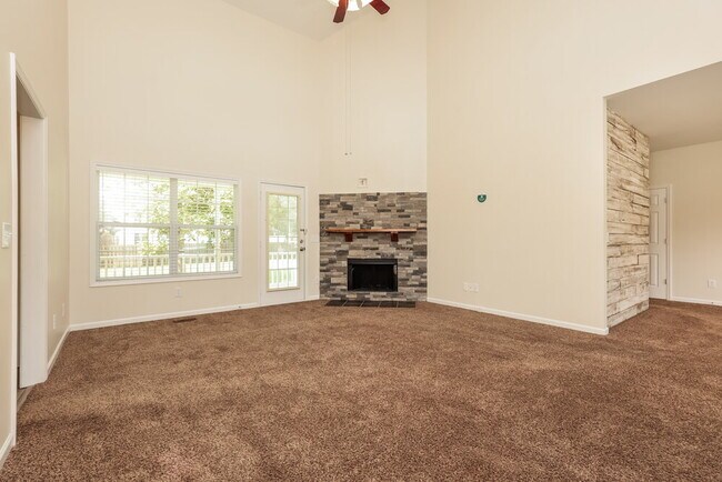 Building Photo - 1120 Sunnycrest Ct