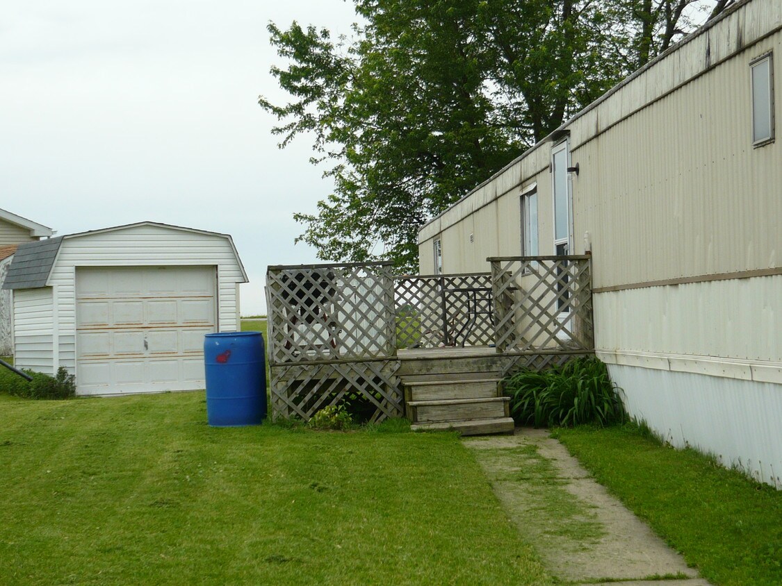 204 Argyll Dr Unit 204, Fairmount, IN 46928 Room for Rent in