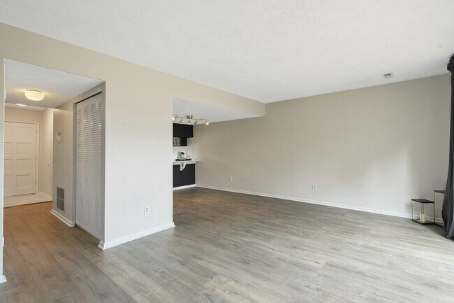 Foto del edificio - 4604 Dow Ct