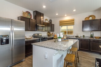 4BR, 2.5BA - 1,811SF - Aspen Vista at Anchor Pointe