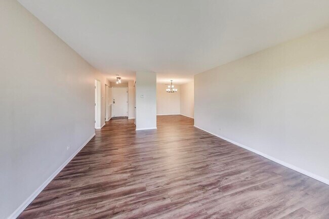 Foto del edificio - 1200 W Northwest Hwy