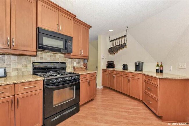 Foto del edificio - Beautiful 4/2.5 in Newberry on 5 Acres!