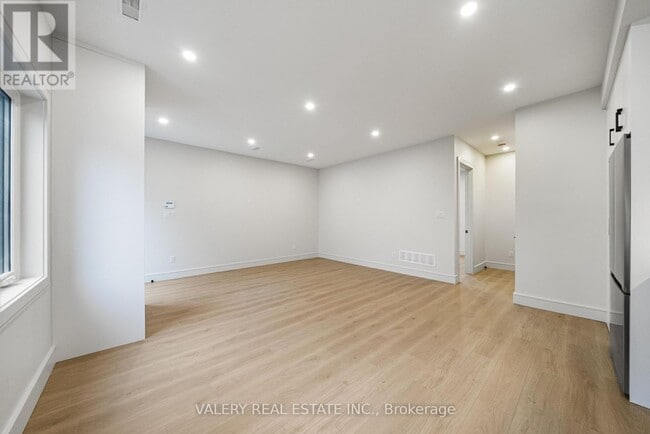 Building Photo - 131 Dovercourt Rd