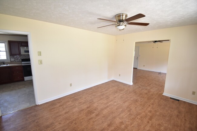 Building Photo - 3 Bedroom and 2 Bath Home