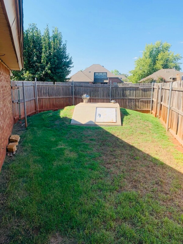 Foto del edificio - 2412 E Hills Dr