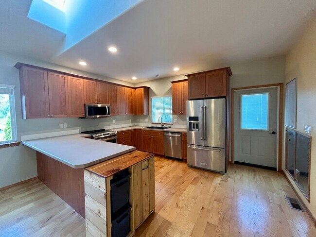 Building Photo - 1204 Clearbrook Pl