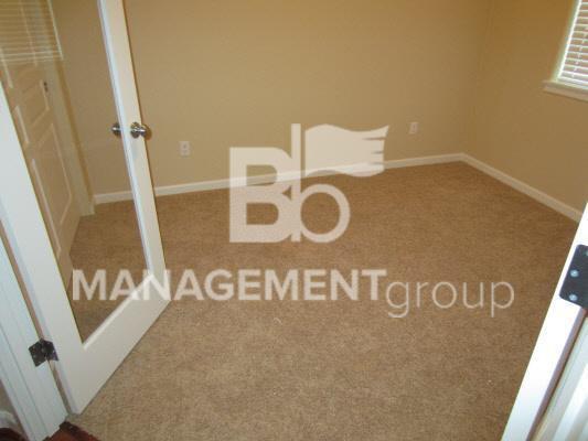 Foto del edificio - Beautiful Beaverton Home with Spacious Yard and Solar Panels that Save You Money!