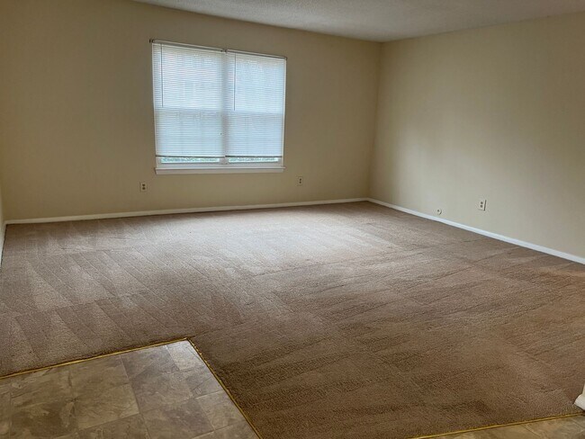 Building Photo - 2 Bed | 2 Bath Condo in N. Raleigh - Water...