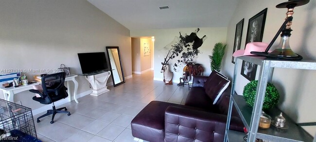 3 br, 2 bath Townhome - 12301 SW 110th S C... photo'