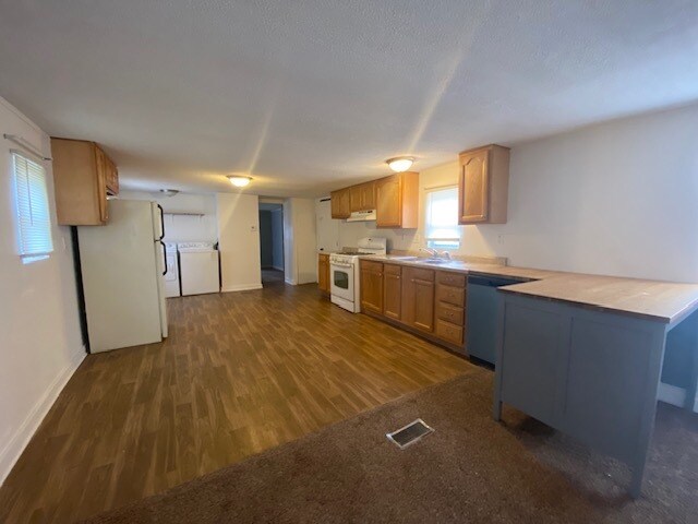 Building Photo - 13201 Parkway Ct