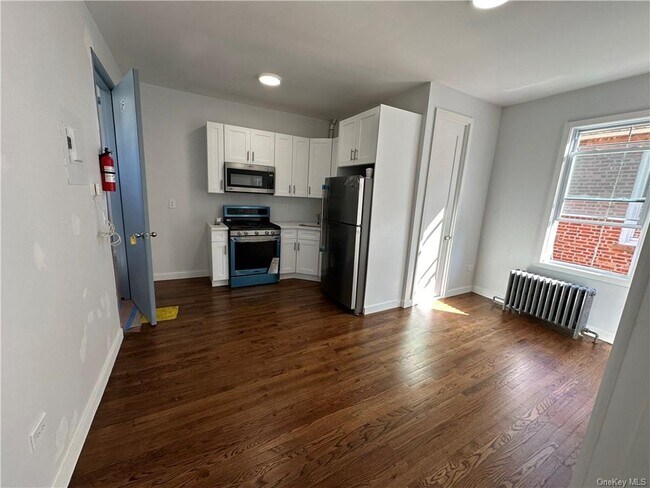 Foto del edificio - 659 E 243rd St