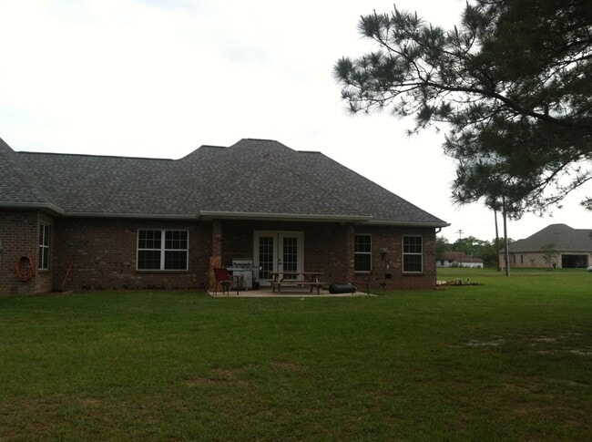 Building Photo - Large 3 bedroom, 2 bath home located in Ro...