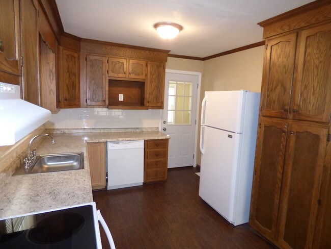 Building Photo - 503 Longview Dr