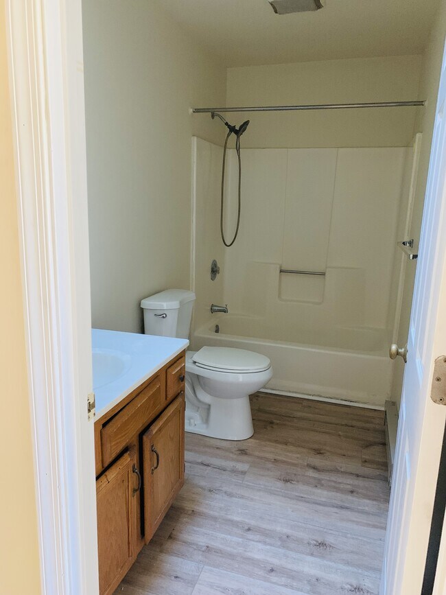 Foto del edificio - 64 Queen Ave