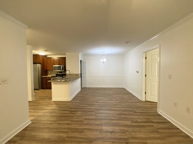 Foto del edificio - First Floor, Two Bedroom, Two Bathroom updated Condo!