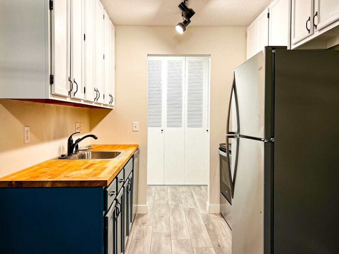 2800 Hillsboro Ave N, New Hope, MN 55427 Condo for Rent in New Hope