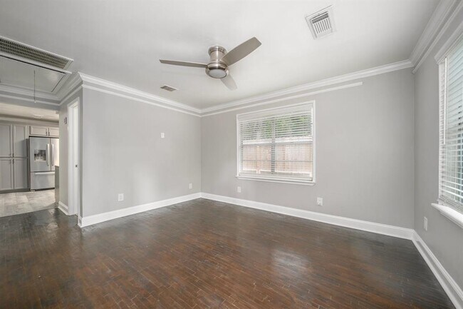 Foto del edificio - 827 Elkhart St