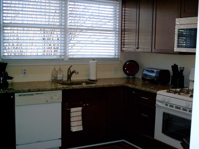 Foto del edificio - 5070 Vernon Springs Dr