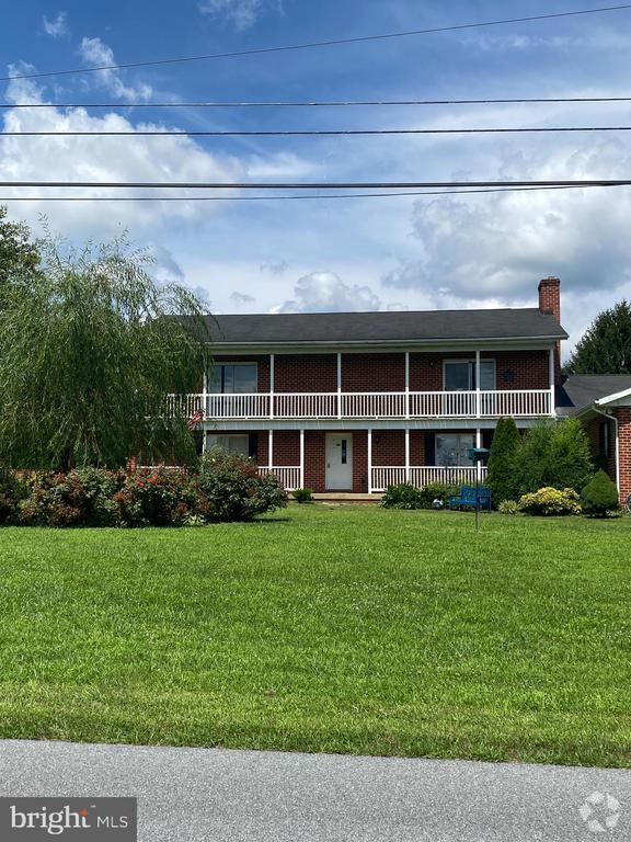 Building Photo - 204 N Red Hill Rd
