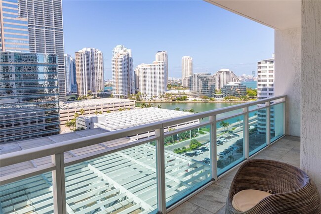 Foto del edificio - 950 Brickell Bay Dr