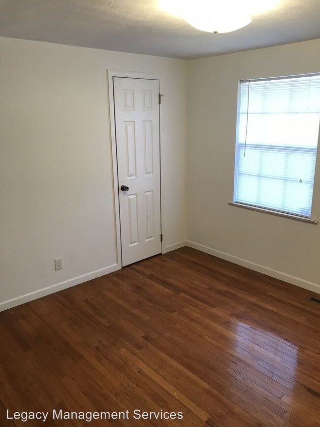 Building Photo - 327 Amfield Ct