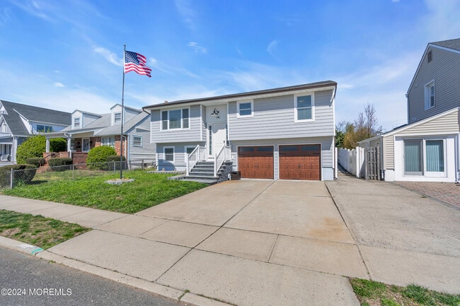 Building Photo - 718 19th Ave