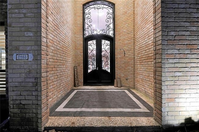 Foto del edificio - 2103 7 Maples Dr