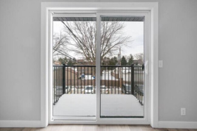 Foto del edificio - 1646 W 42nd St