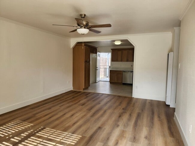 Foto del edificio - 7752 Newman Ave