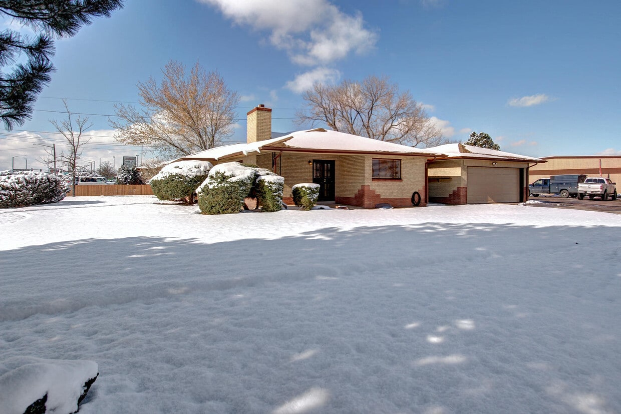 Foto principal - 955 E 58th Ave