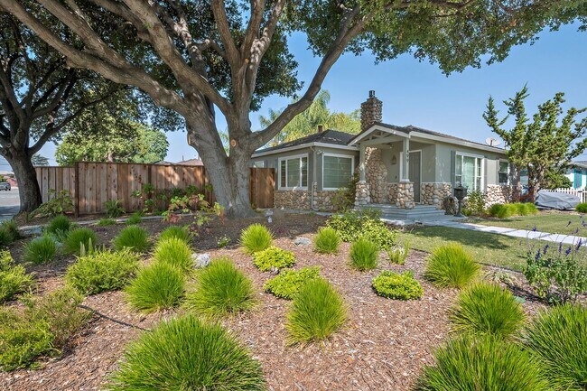 Photo - Gorgeous 3 Bedroom / 2 Bath Home on Corner...