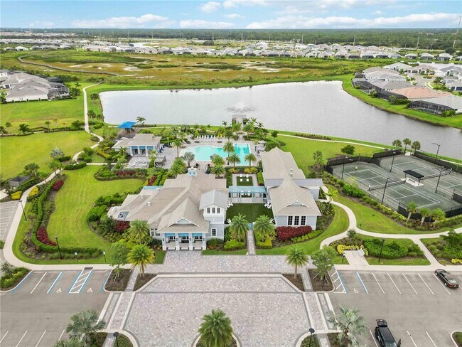 Foto del edificio - 8126 Redonda Lp