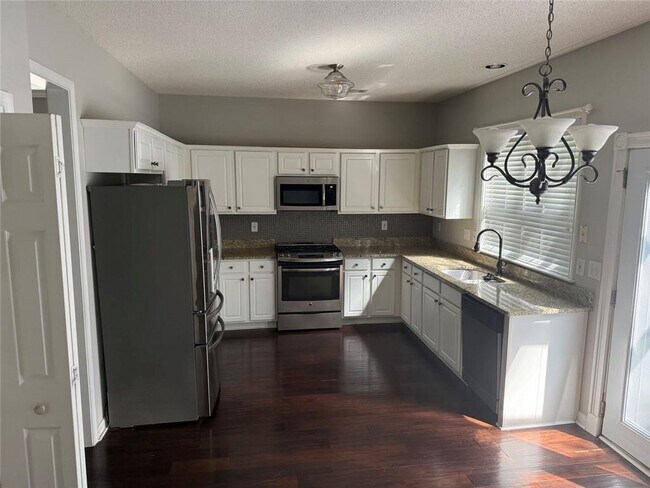 Building Photo - 2568 Alvecot Cir SE
