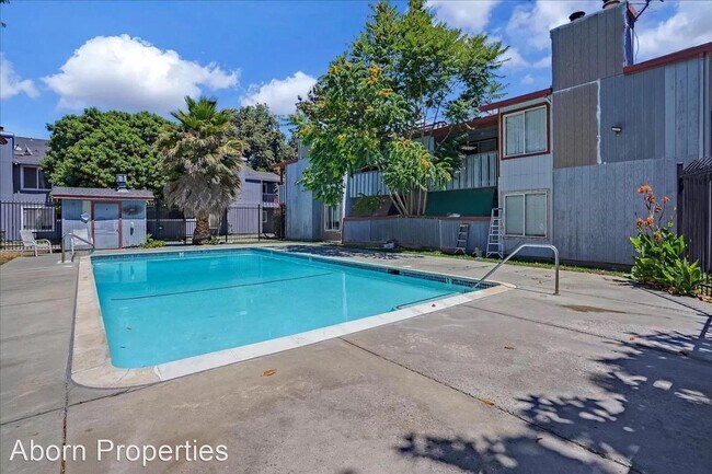 Building Photo - 2 br, 1 bath House - 80 Rancho Dr., Unit A