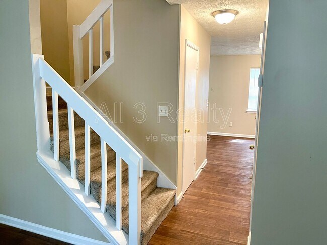 Foto del edificio - 145 Meadowbrook Ct