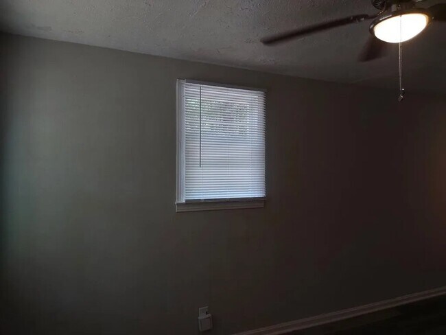 Foto del edificio - 4612 Harbin St