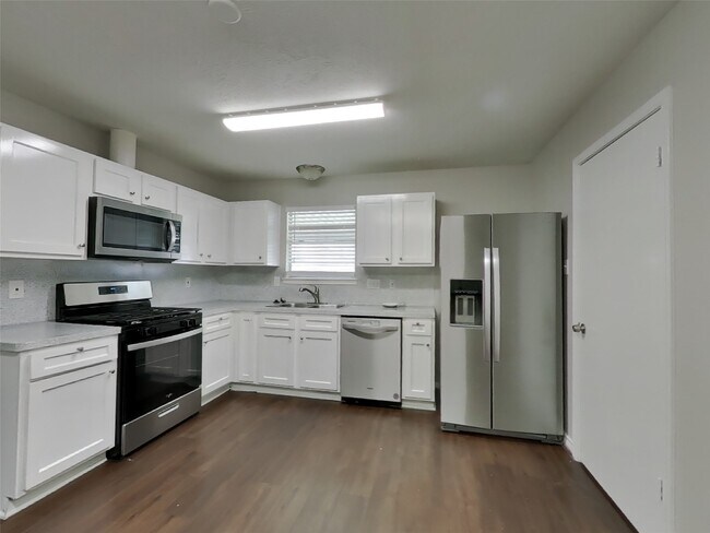 Building Photo - 28707 Binefield St