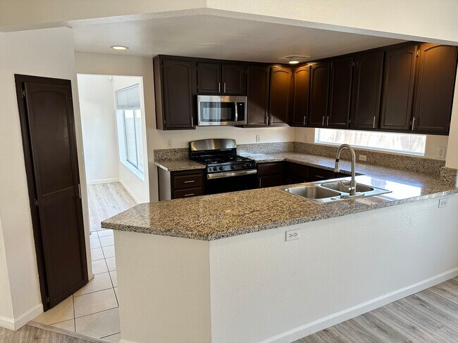Building Photo - 2868 Aliso Dr
