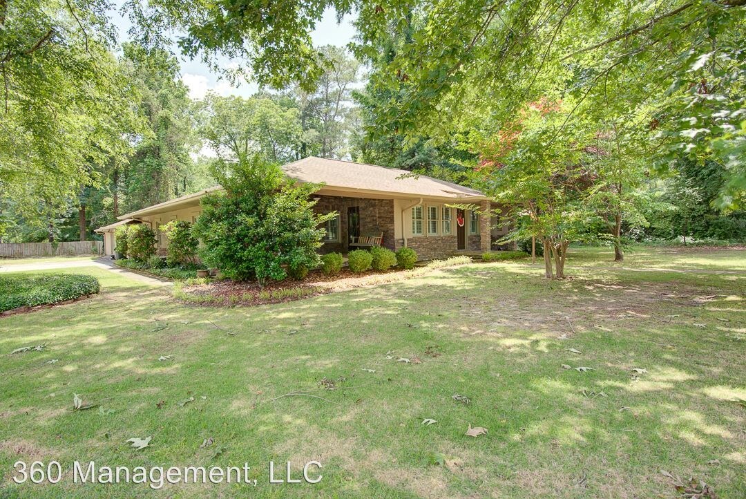 Primary Photo - 3 br, 2 bath House - 566 East Samford Ave