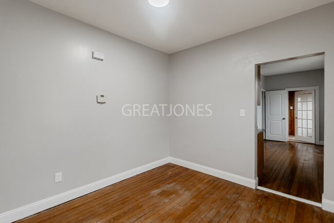 Building Photo - Charming 2 Bedroom in St. Louis!