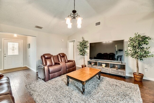 Foto del edificio - 425 Country View Ln