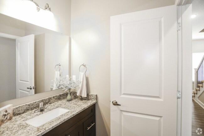 Building Photo - Beautiful 3 Bedroom 2.5 bath Town-home