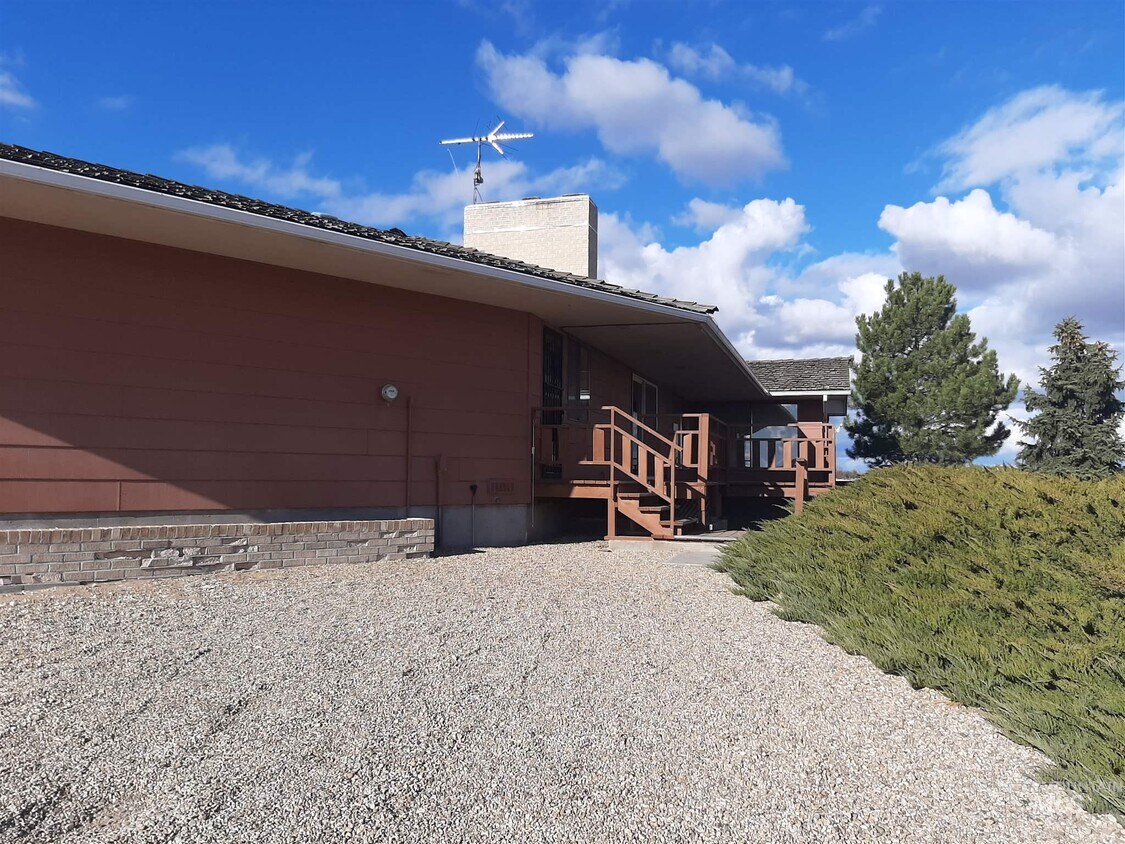 Primary Photo - 27537 Spur Line Dr