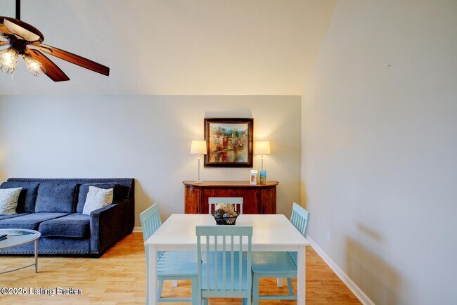 Foto del edificio - 8713 Hickory Falls Ln