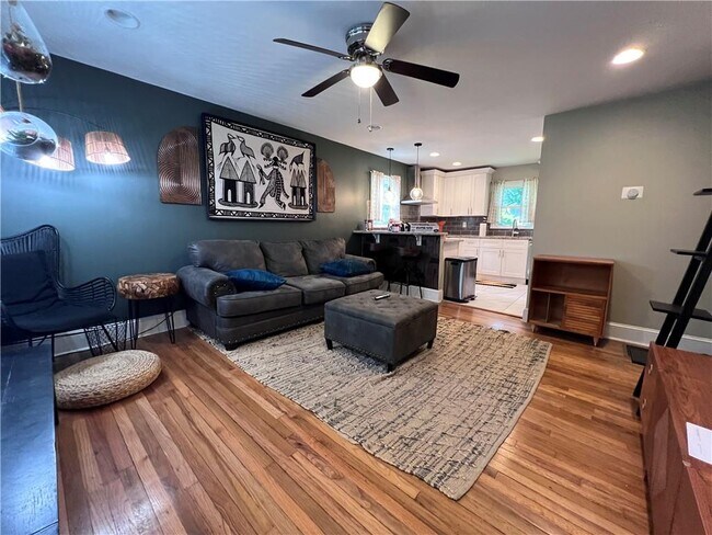 Foto del edificio - 2701 Hood Ave NW