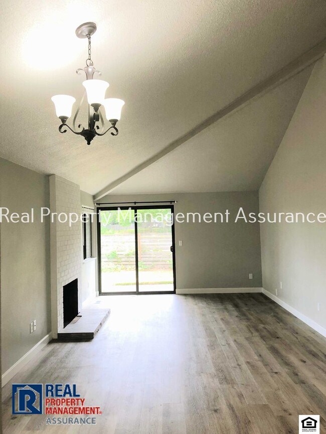 Foto del edificio - Attractive 2 BR/1 BA single-level Beaverto...