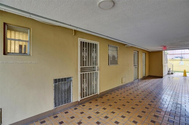 Building Photo - 160 Royal Palm Rd