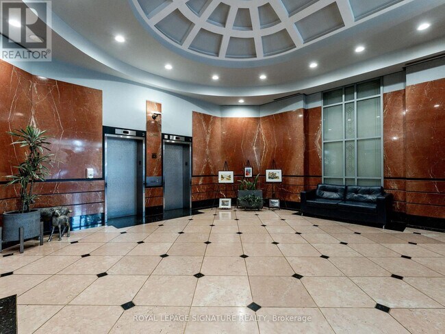 Photo du bâtiment - 10 Yonge St