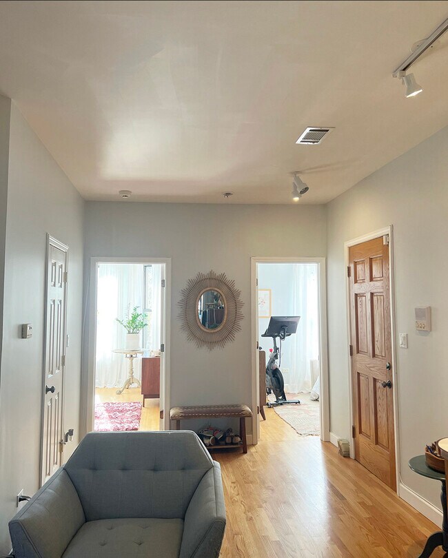 Foto del edificio - 1420 W Carmen Ave