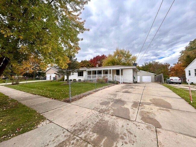 Foto del edificio - 4311-4313 Dawes Court SE